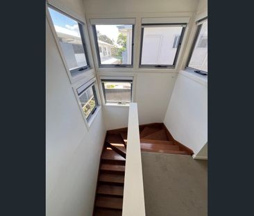 Modern 3-Bedroom Townhouse in Prime Chermside Location - Pet Friend... - Photo 1