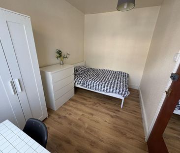 4 bedroom house to rent - Photo 2