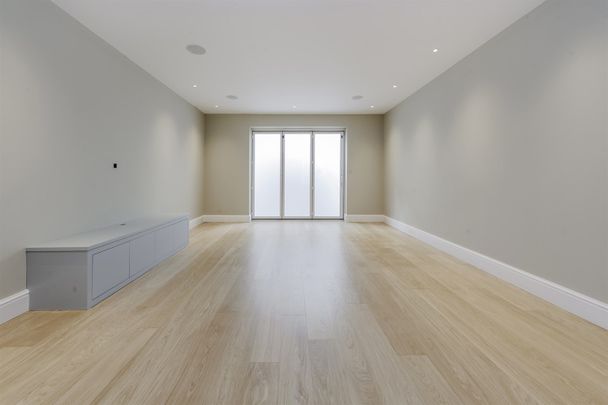 Balliol Road, W10 - Photo 1