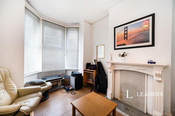 3 bedroom house to rent Stansted Road, PO5 - Photo 1