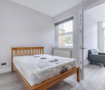 High Street, London W3 - Photo 5