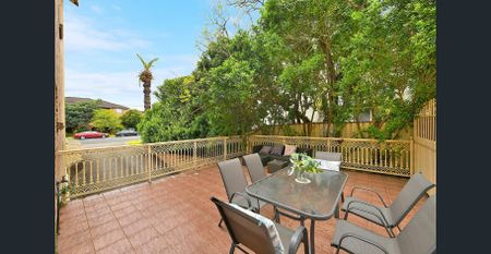 Oversized villa style apartment of superb convenience - Photo 5