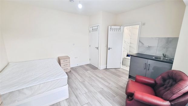 Church Stretton Road, Hounslow, TW3 2QP - Photo 1