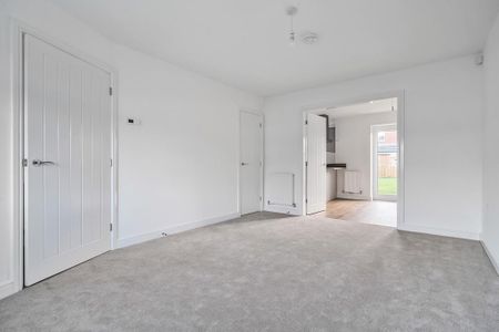 4 bedroom detached house to rent - Photo 2