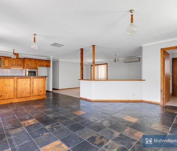 VERY TIDY AND SPACIOUS THREE BEDROOM HOME - Photo 1