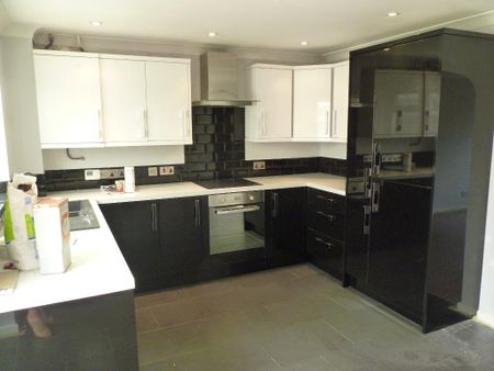 3 bedroom detached house to rent - Photo 2