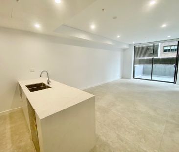 Ground Floor Unit with Courtyard&excl;&excl; - Photo 5