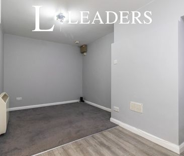 flat to rent Pound Lane, Epsom, KT19 - Photo 2