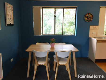 Top floor Unit in Toowong - Freshly Painted - Photo 3