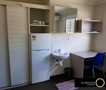 Large Single Room | Rent Includes Electricity, WiFi & Water | Bus S... - Photo 2