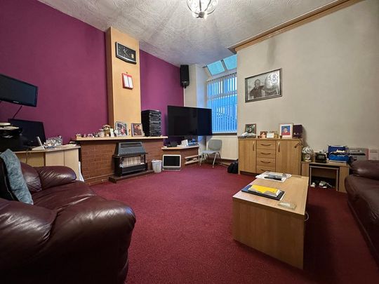 4 bedroom property to rent - Photo 1