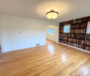 Central – 2 bed, 1 bath House near Downtown - Photo 2