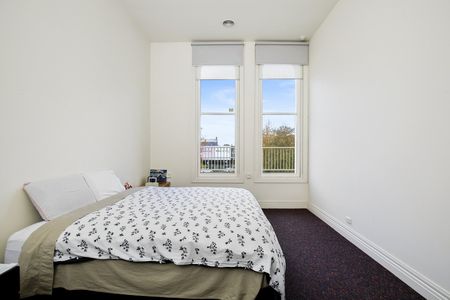 APARTMENT IN THE HEART OF THE CBD! - Photo 2