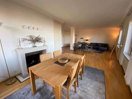 Magnifique appartement de 6 pièces à la Vieille Ville avec vue sur le lac et la Cathédrale - Photo 3