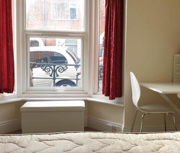 5 bedroom terraced house to rent - Photo 4