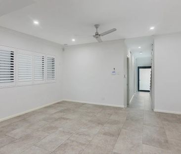 LUXURY 3 OR 4 BEDROOM HOME WITH SOLAR POWER STORAGE - Photo 2