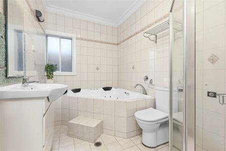 Stylish Double Brick Family Home with Golf Course Views - Photo 5