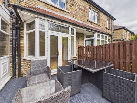 4 bedroom House To Let - Photo 2