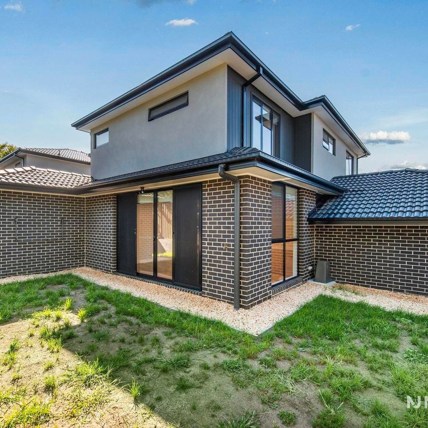 2/8 Fyfe Avenue, RINGWOOD - Photo 1