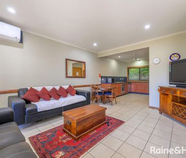 CITY CENTRE EXECUTIVE APARTMENTS WITH WATER VIEWS! - Photo 6