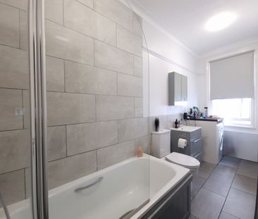 Two double Bedroom Flat – Station Road, Edgware, HA8 - Photo 6