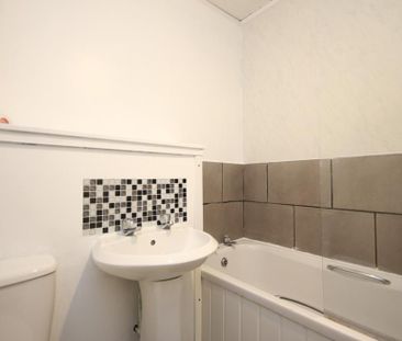 2 bedroom semi-detached house to rent - Photo 4