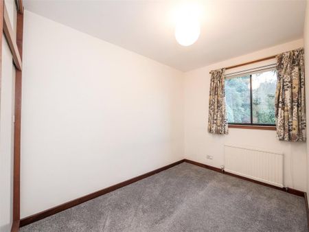 3 bedroom flat to rent - Photo 4