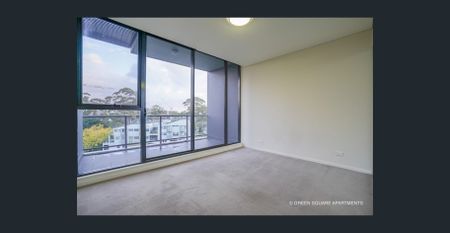 Split-level 2 bedroom moments from East Village - Photo 3