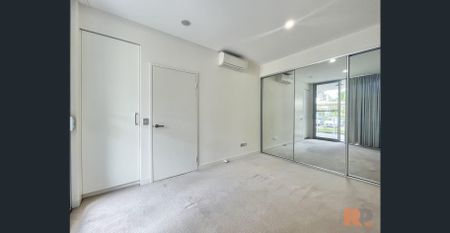 1x1 Modern Executive Living - Photo 3