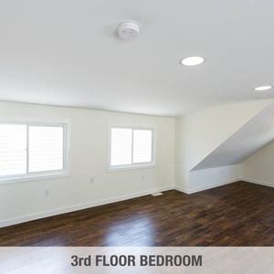 Totally renovated bright 2 bedroom / 2 bathroom apartment - Photo 2