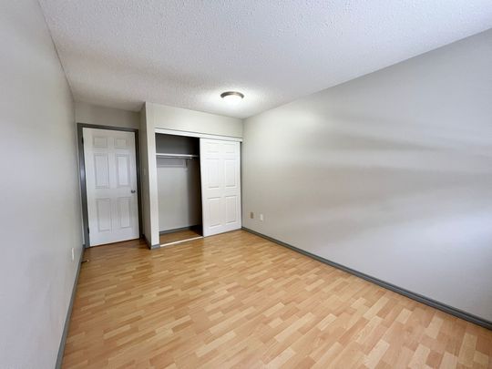 2 Bedroom Unit Across from Hospital!! - Photo 1