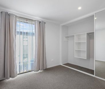 Modern 2-bedroom Townhouse Opposite The Palms - Available now! - Photo 5