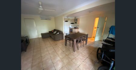 Small complex with Pool - Photo 3