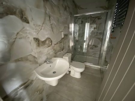 Richards Street - Photo 3