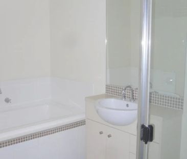 Being renovated - Fresh paint and new carpet! - Photo 3