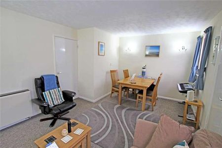 Stuart Close, Kettering, Northants, NN16 - Photo 2