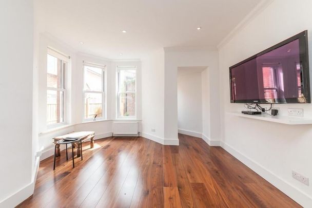 2 Bed Flat, Lydhurst Avenue, SW2 - Photo 1