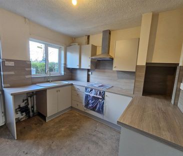 3 bed House - Mid Terrace To Let - Photo 4