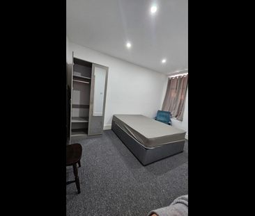 Room in a Shared House, Silverdale Avenue, L13 - Photo 3