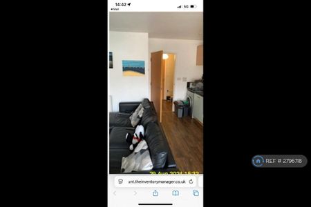 1 bedroom flat to rent - Photo 2