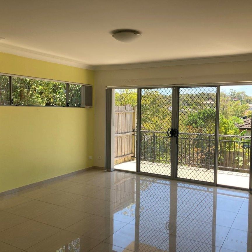 Spacious&comma; Modern Townhouse - Photo 1