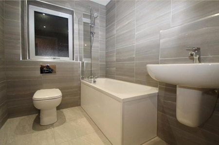 2 bedroom flat to rent - Photo 3