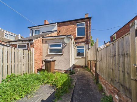 2 bedroom Semi-detached house to rent - Photo 2