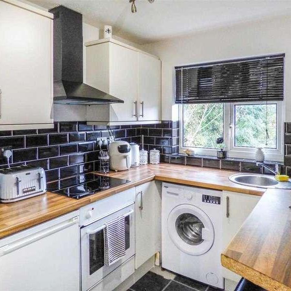 Waterside Mead, Canvey Island, SS8 - Photo 1