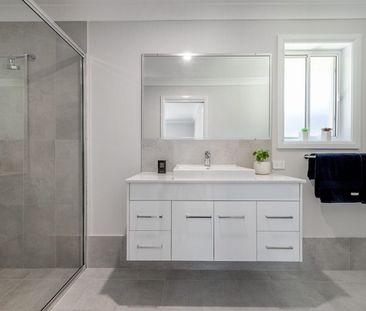 Beautifully Presented Home in Prime Crestwood Location - Photo 1