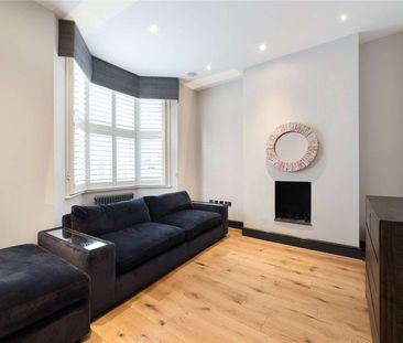 Stylish three bedroom townhouse in a central Fulham location - Photo 1