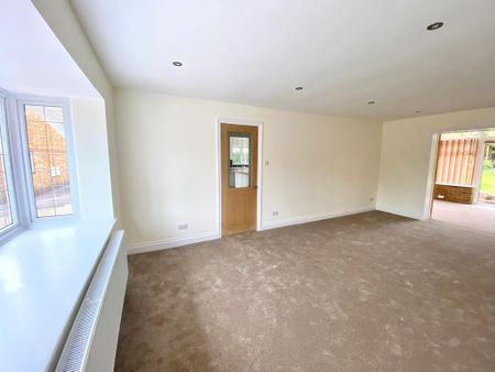 4 bedroom detached house to rent - Photo 2