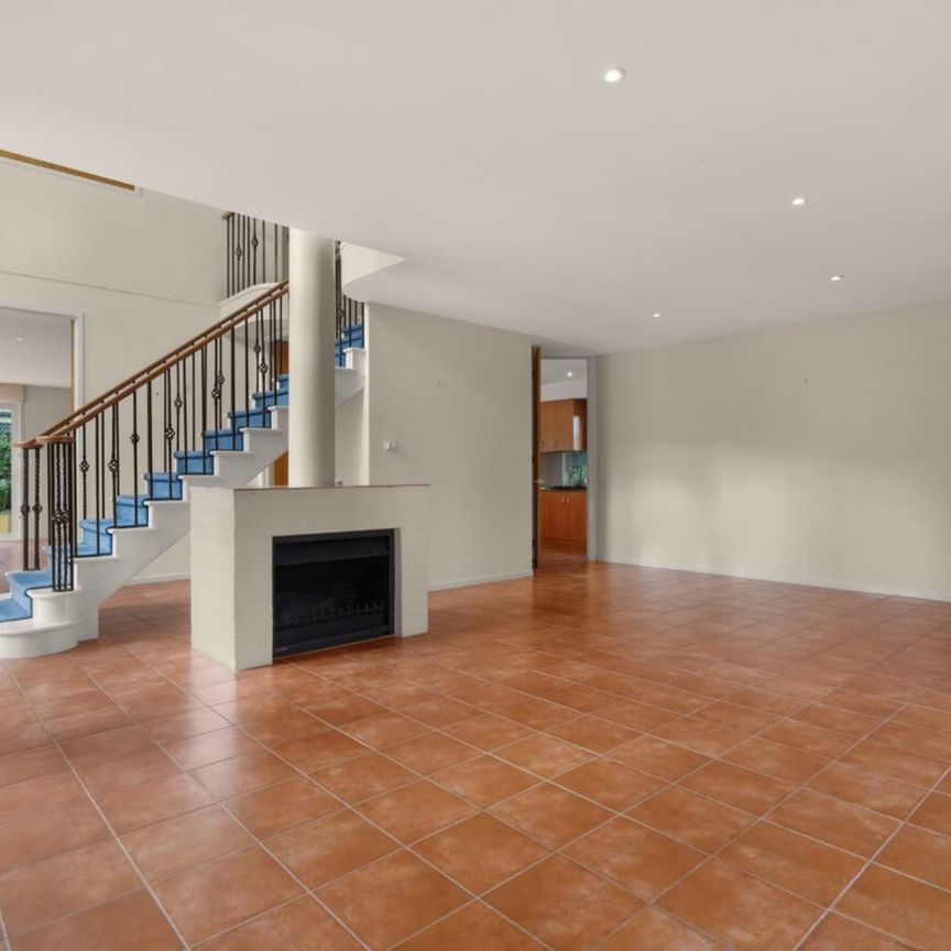 55 Staughton Road, Glen Iris - Photo 1