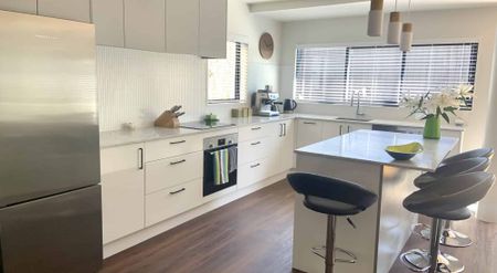 Immaculate Executive Inner City Apartment with Stunning River Location! - Photo 4