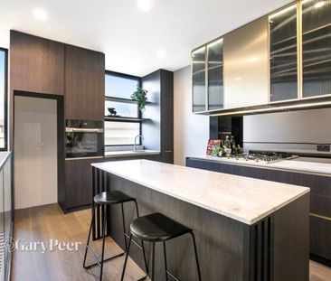 Two Bedroom Luxury Townhouse - Photo 4